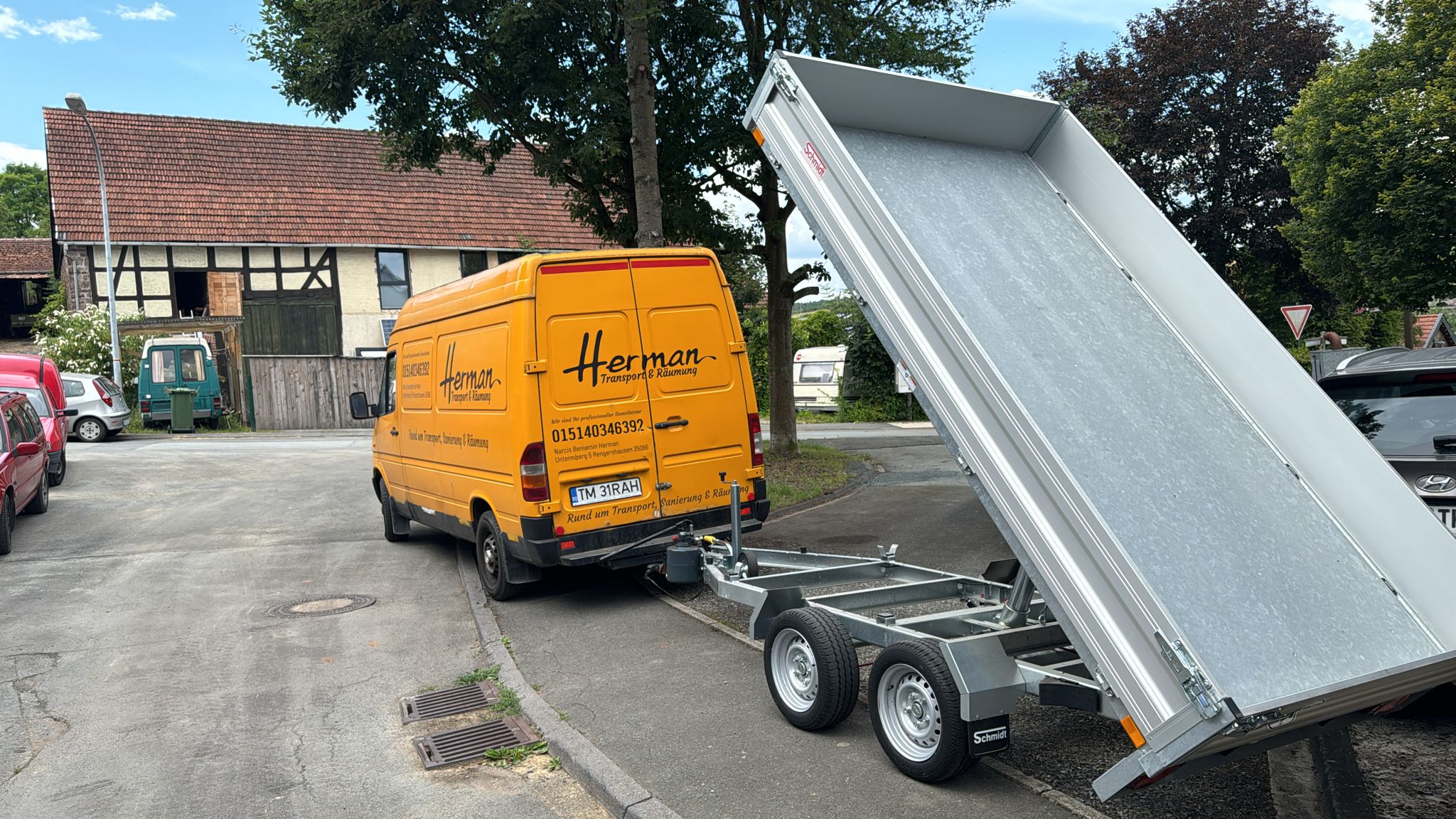 Herman Transport Kastenwagen mit Anhänger im Einsatz